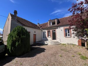 15 minutes au nord de Sens, maison villageoise de 106 m2